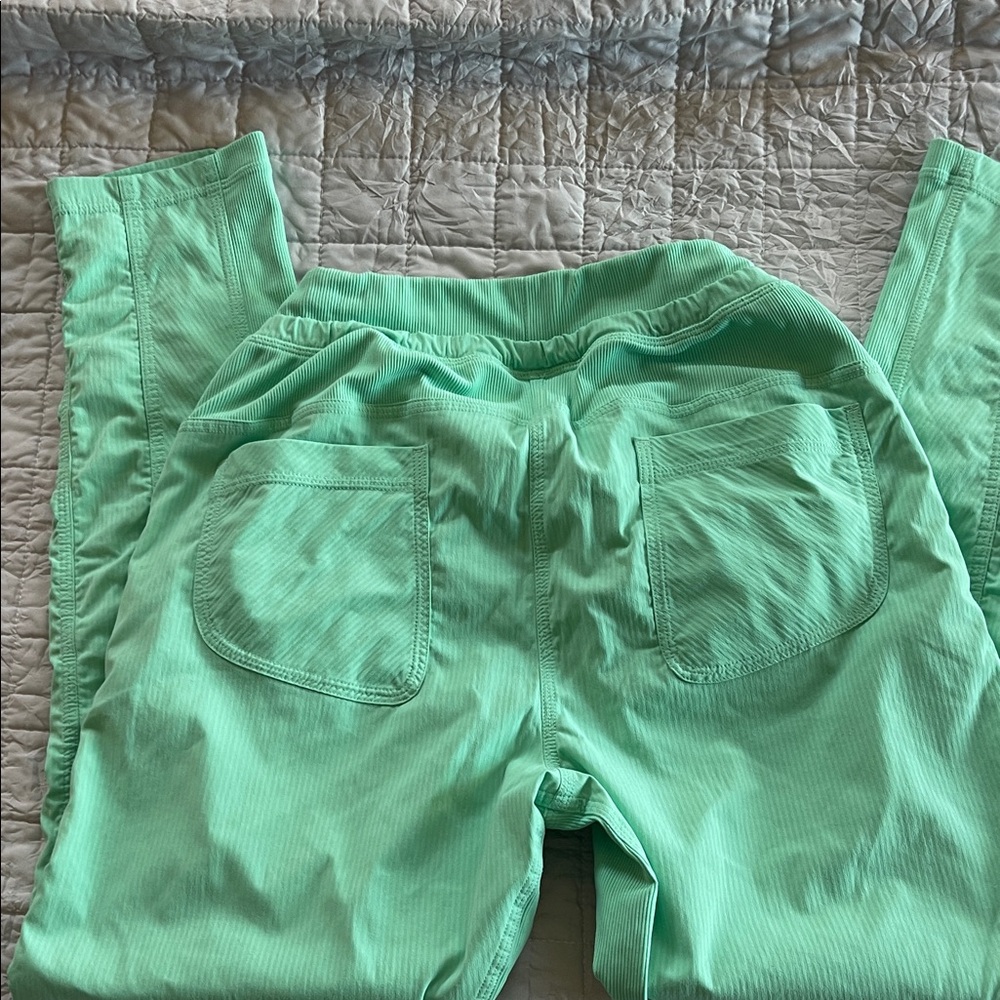 Lululemon - Picture 3 of 3